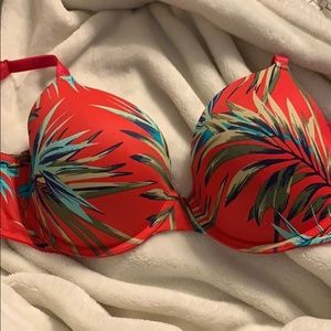 A 34DD pink Victoria’s Secret bra
